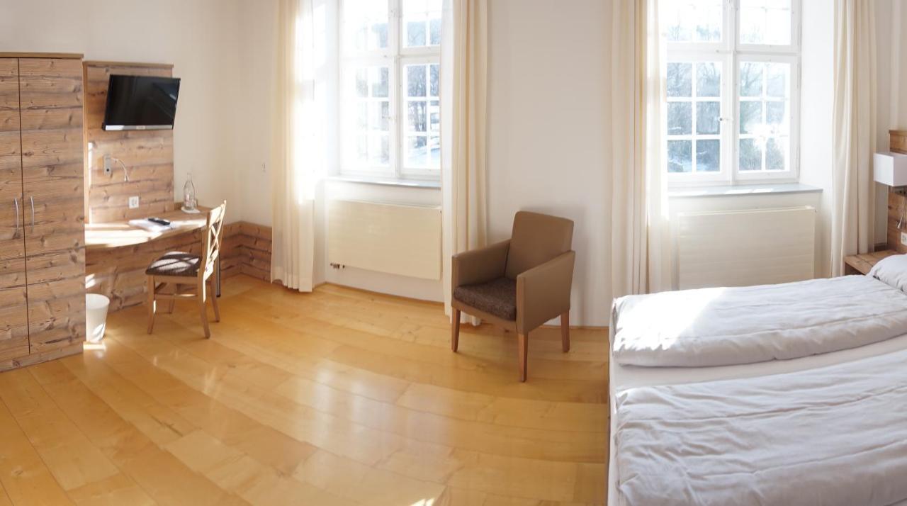Klosterhotel Kreuz Mariastein Buitenkant foto